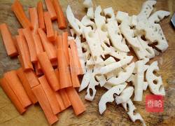 粉蒸胡萝卜藕的做法图解3