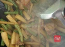 五花肉豆角焖面的做法图解3