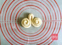 蝴蝶花卷的做法图解5