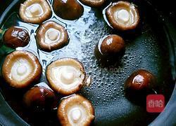 香菇青菜大肉饺子的做法图解3