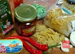 意大利面(鳀鱼蕃茄干蝴蝶面)的做法图解1