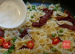 意大利面(鳀鱼蕃茄干蝴蝶面)的做法图解11