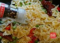 意大利面(鳀鱼蕃茄干蝴蝶面)的做法图解12