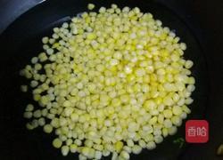 蛋黄焗玉米的做法图解4