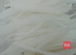 鲫鱼萝卜汤的做法图解2