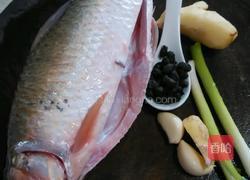 蒜蓉豆豉蒸鲮鱼的做法图解1