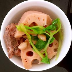 花生莲藕排骨汤的做法[图]