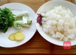 清炖大骨头萝卜汤的做法图解2