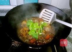 青椒烧鸡腿的做法图解9