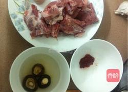 榨菜炖排骨的做法图解1