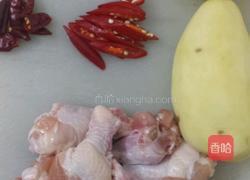 鸡根焖土豆的做法图解1