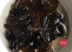 大白菜炒木耳的做法图解1