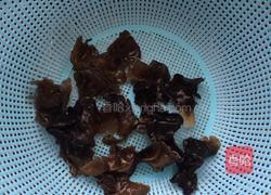 大白菜炒木耳的做法图解2