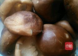 香菇炒肉片的做法图解2