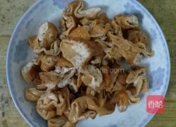 青椒炒大肠的做法图解1