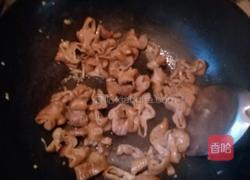 青椒炒大肠的做法图解2