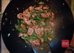 青椒炒大肠的做法图解5