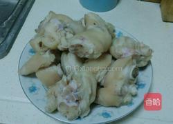 红焖黄豆猪蹄煲的做法图解1