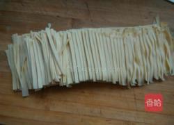 蒜苗炒千张的做法图解2