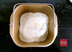 柔软椰蓉包的做法图解3