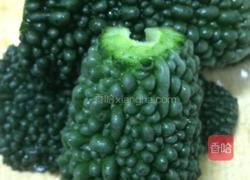 台灣山苦瓜土雞湯的做法图解2