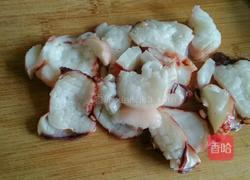 章鱼花炒韭菜的做法图解2