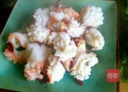 章鱼花炒韭菜的做法图解3