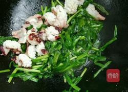 章鱼花炒韭菜的做法图解4