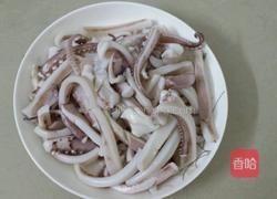 荷兰豆炒鱿鱼的做法图解3