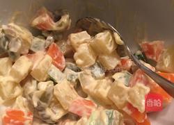 乌贼配沙拉的做法图解1