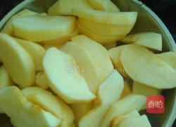 木耳苹果炒瘦肉的做法图解1