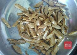 木耳苹果炒瘦肉的做法图解3