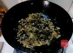 酸菜炒肉丁的做法图解6