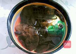 腐竹木耳炒肉片的做法图解2