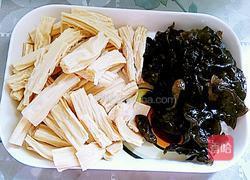 腐竹木耳炒肉片的做法图解3