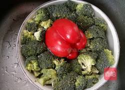 耗油八带鱼扣西兰花的做法图解3