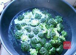 火腿炒西兰花的做法图解2