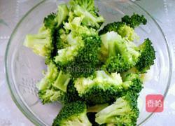 火腿炒西兰花的做法图解3
