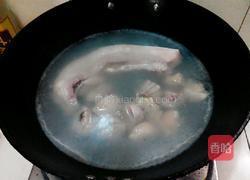 土茯苓鸡汤的做法图解1