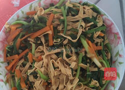 豆腐皮炒韭菜的做法图解3