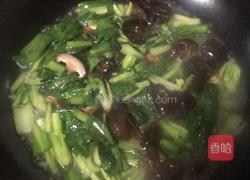 青菜香茹木耳的做法图解3