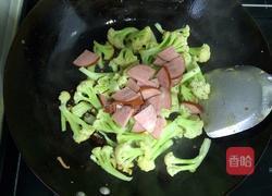 香肠炒菜花的做法图解4