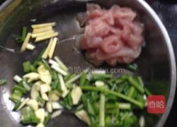 腐竹炒粉丝的做法图解2