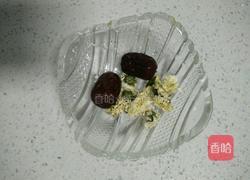 雪梨红枣菊花茶的做法图解3