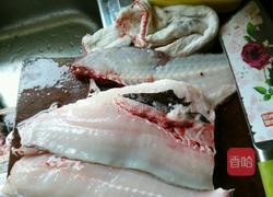 生煎鲢鱼片的做法图解1