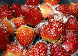 微波炉煮草莓的做法图解2