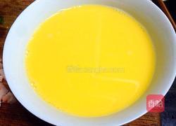 肥膘蒸蛋羹的做法图解2
