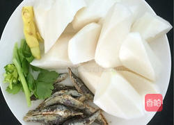 鱼干萝卜汤的做法图解1