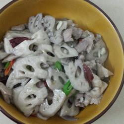 莲藕炒瘦肉的做法[图]