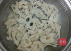 莲藕炒瘦肉的做法图解1